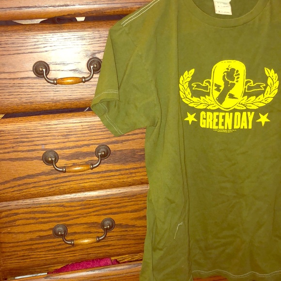Fruit of the Loom Tops - Green Day tour T-shirt💗